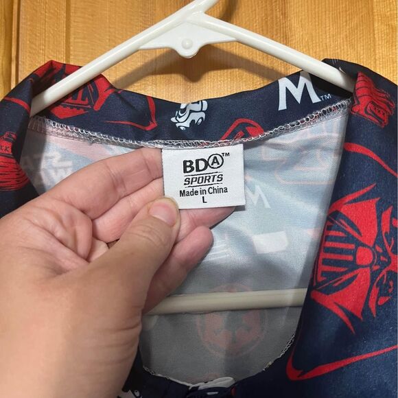 Minnesota Twins Star Wars Button-Down Men’s size Large - Picture 4 of 5